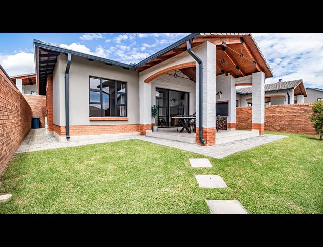 3 BEDROOM SIMPLEX FOR SALE IN SIX FOUNTAINS RESIDENTIAL ESTATE